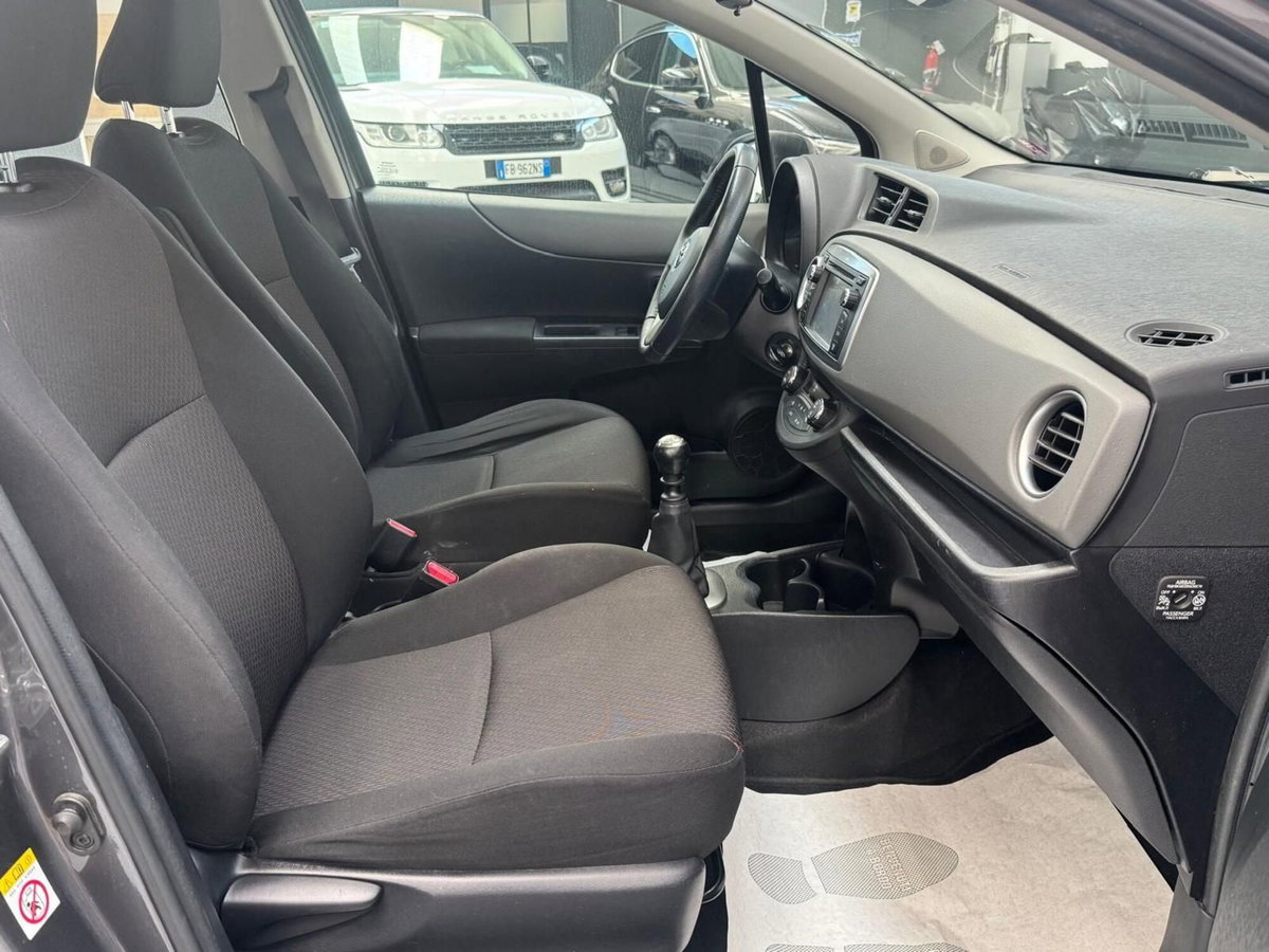 Toyota Yaris 1.3 5 porte Lounge (5)