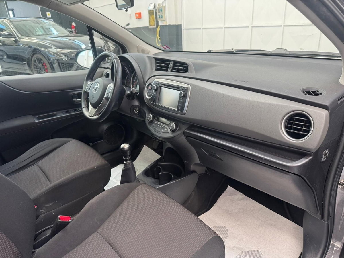 Toyota Yaris 1.3 5 porte Lounge (6)