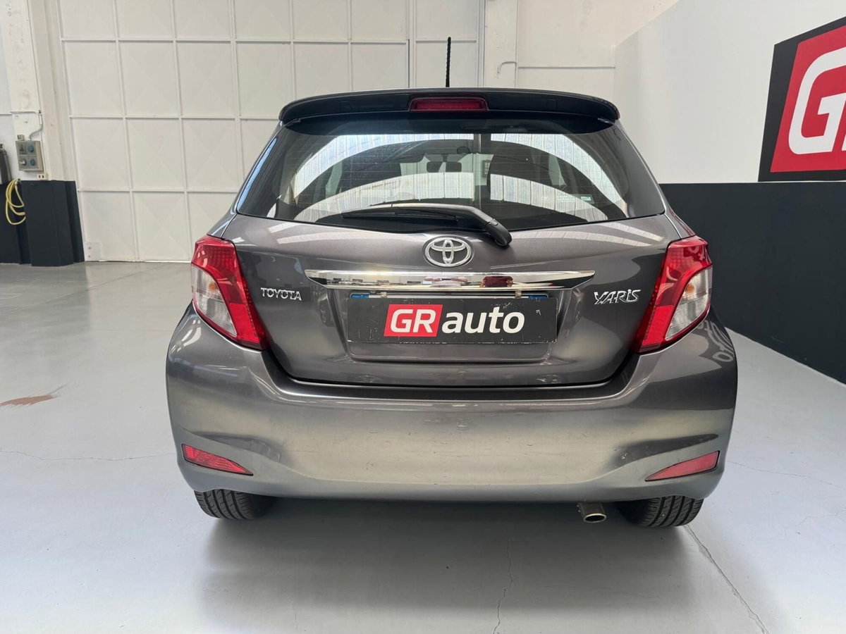 Toyota Yaris 1.3 5 porte Lounge (9)