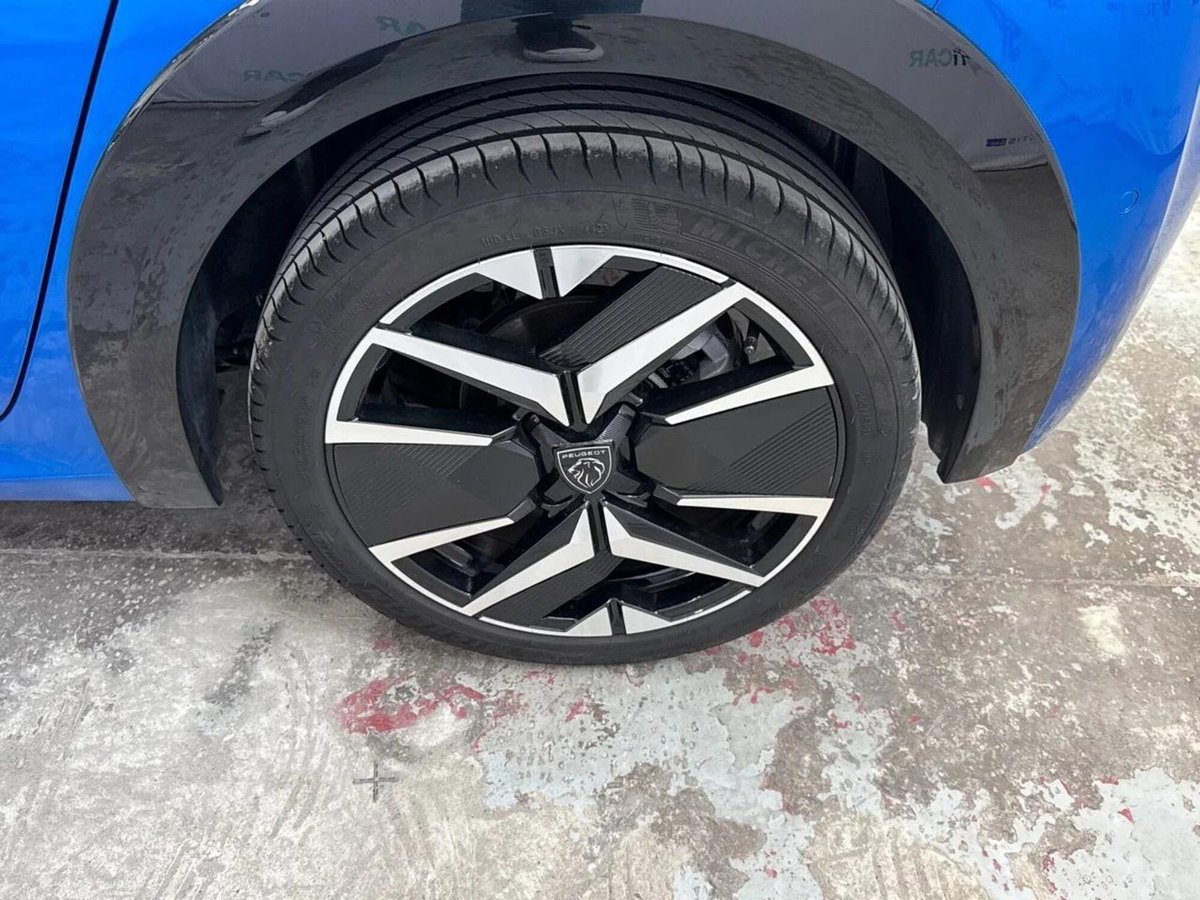 Peugeot 208 PureTech 100 Stop&Start 5 porte GT (20)