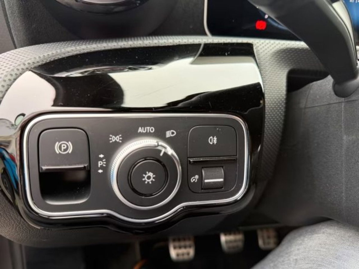 Mercedes-Benz Classe A 180 AMG Line Premium Plus auto (13)
