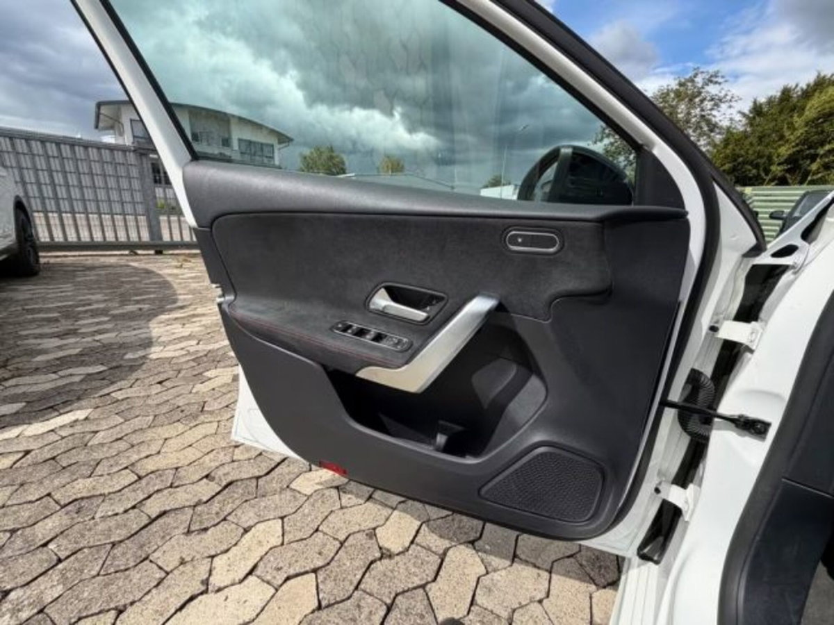 Mercedes-Benz Classe A 180 AMG Line Premium Plus auto (9)