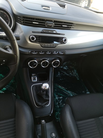Alfa Romeo Giulietta 2.0 JTDm-2 Distinctive 140cv (10)