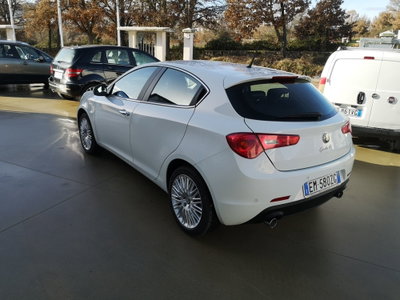 Alfa Romeo Giulietta 2.0 JTDm-2 Distinctive 140cv (5)