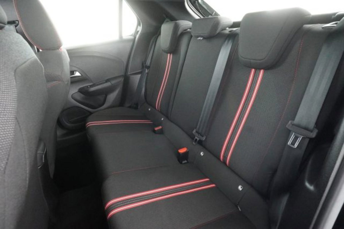 Opel Corsa 1.2 130 CV aut. GS Line (3)