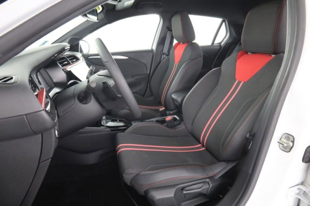 Opel Corsa 1.2 130 CV aut. GS Line (2)