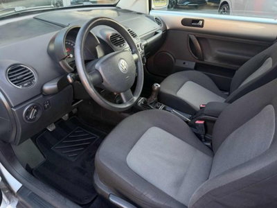 Volkswagen New Beetle Cabrio TDI 105CV (13)