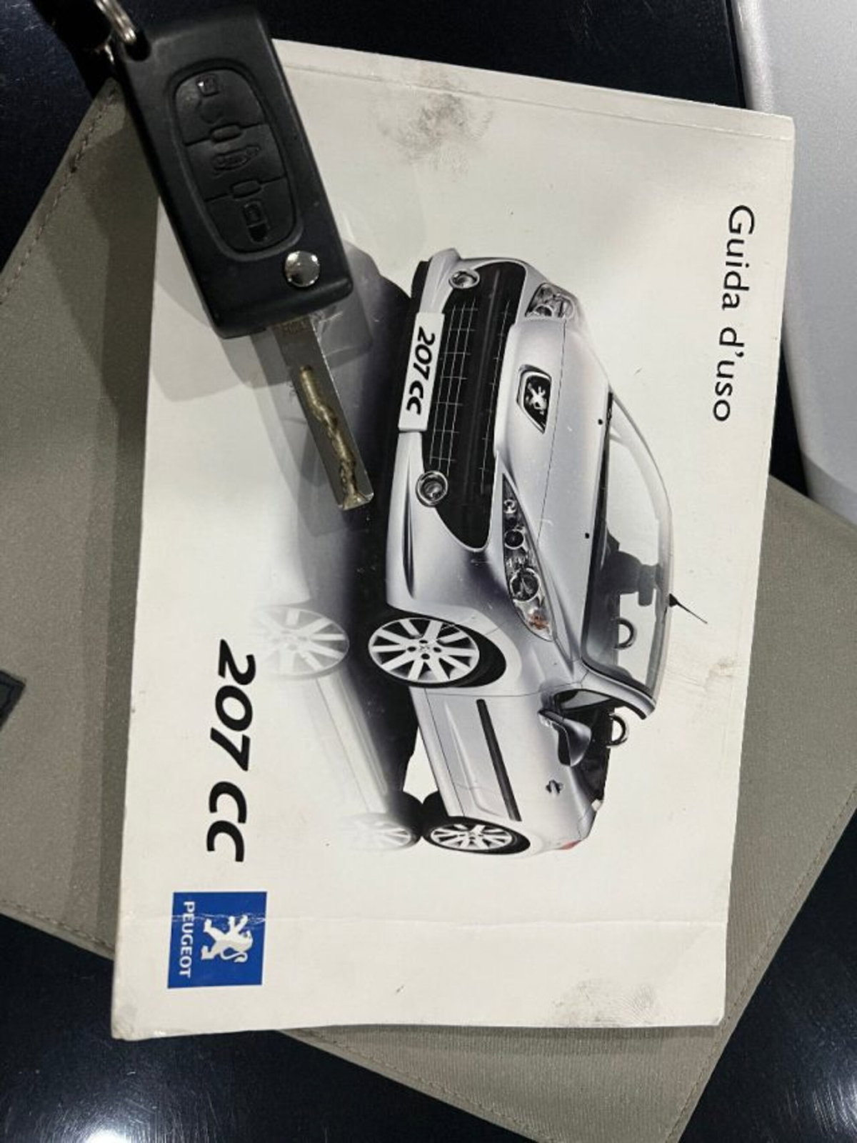 Peugeot 207 Cabrio HDi 110CV CC Féline (7)
