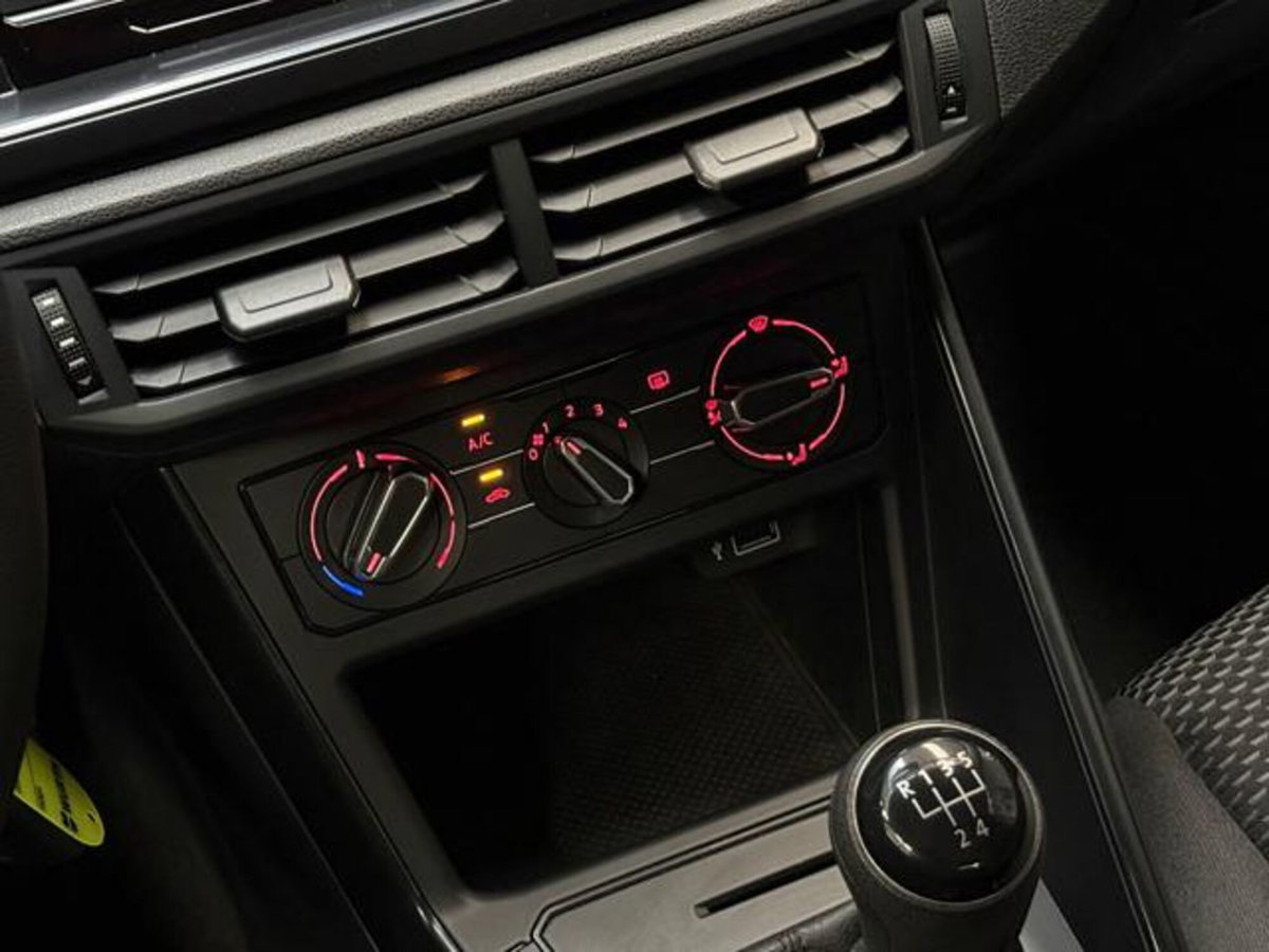 Volkswagen Polo 1.0 EVO 5p. Trendline BlueMotion Technology (18)