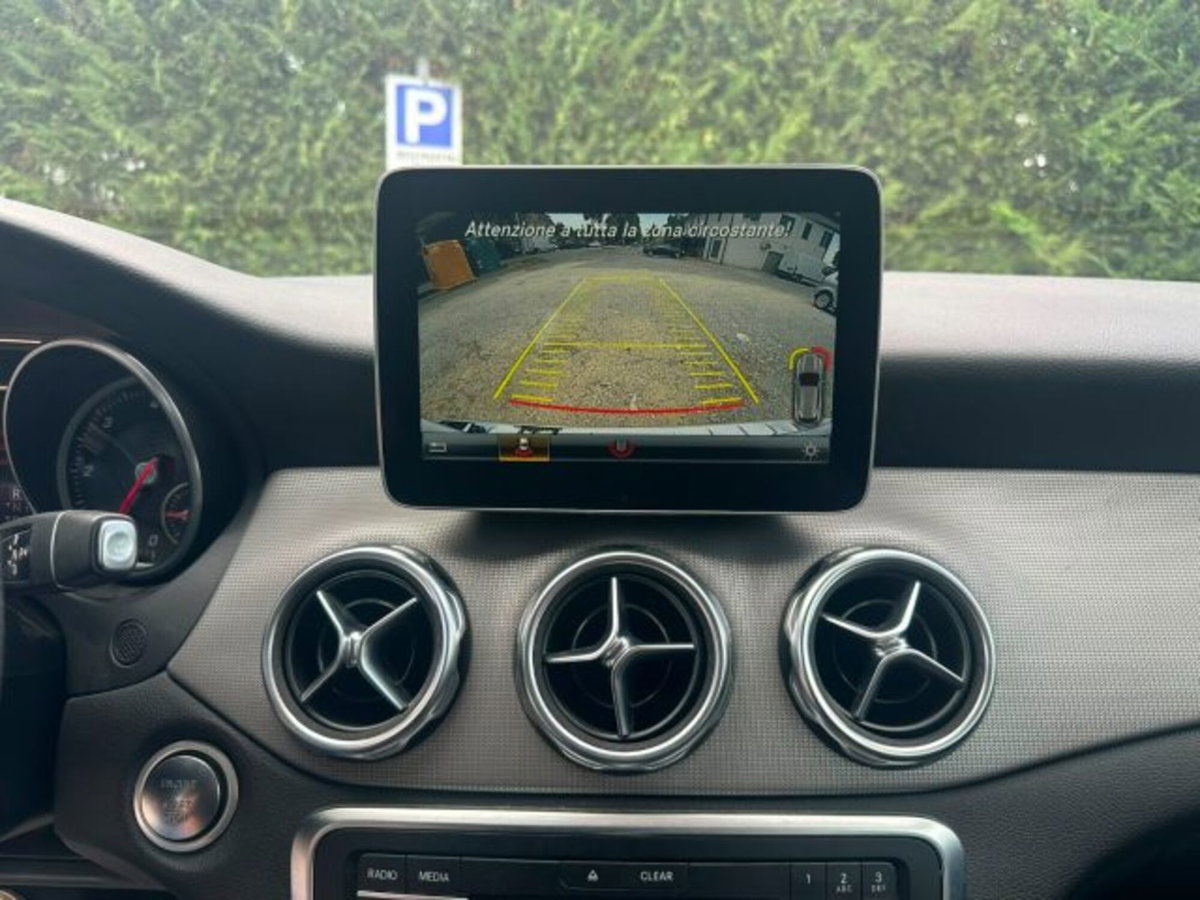 Mercedes-Benz GLA SUV 200 d Automatic Sport (10)