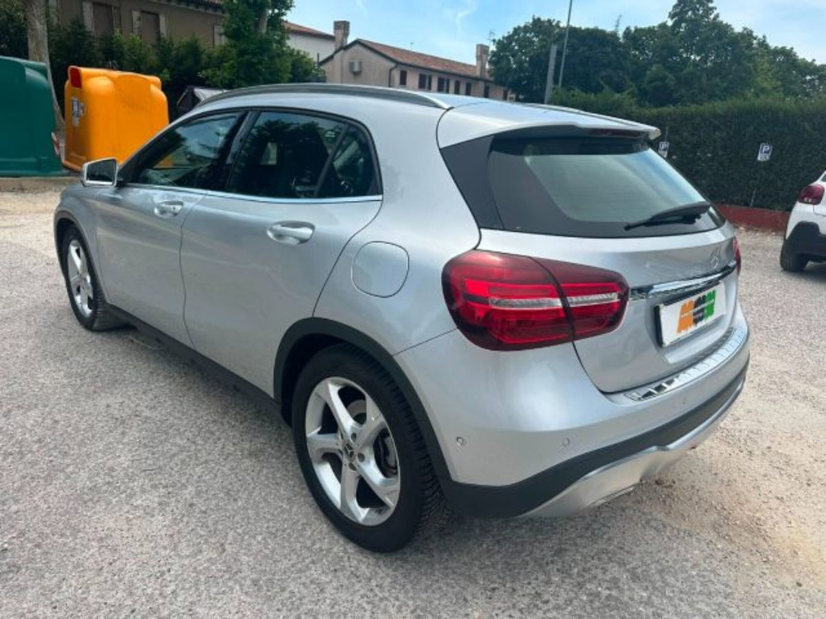 Mercedes-Benz GLA SUV 200 d Automatic Sport (13)