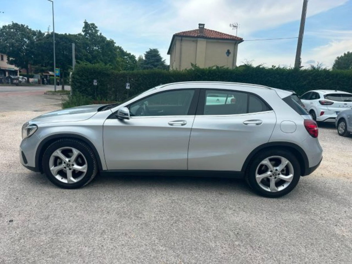 Mercedes-Benz GLA SUV 200 d Automatic Sport (2)