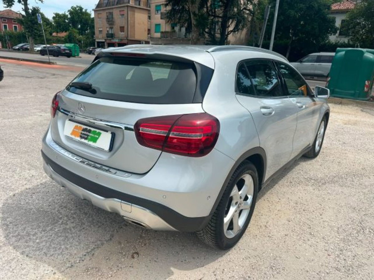 Mercedes-Benz GLA SUV 200 d Automatic Sport (3)