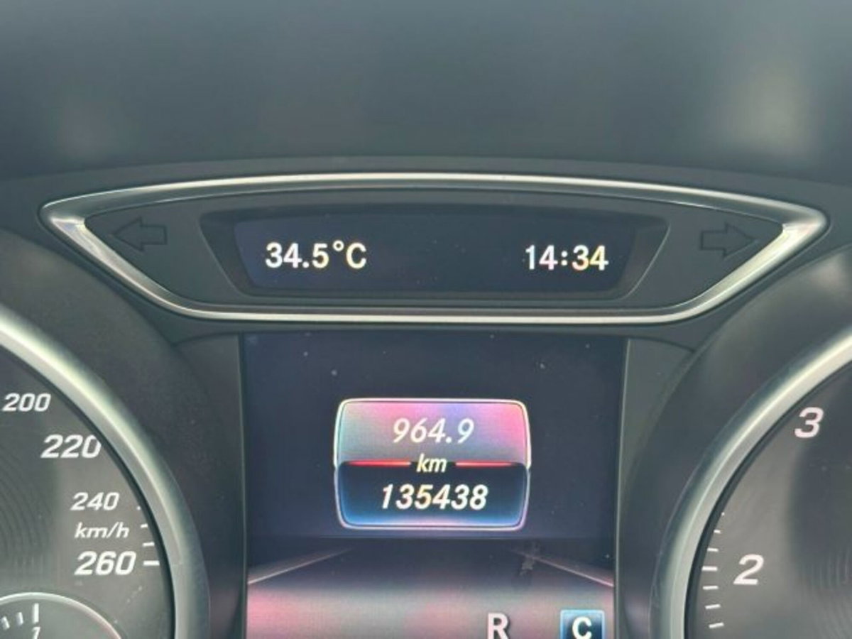 Mercedes-Benz GLA SUV 200 d Automatic Sport (8)