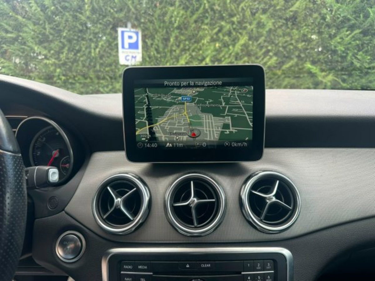 Mercedes-Benz GLA SUV 200 d Automatic Sport (9)