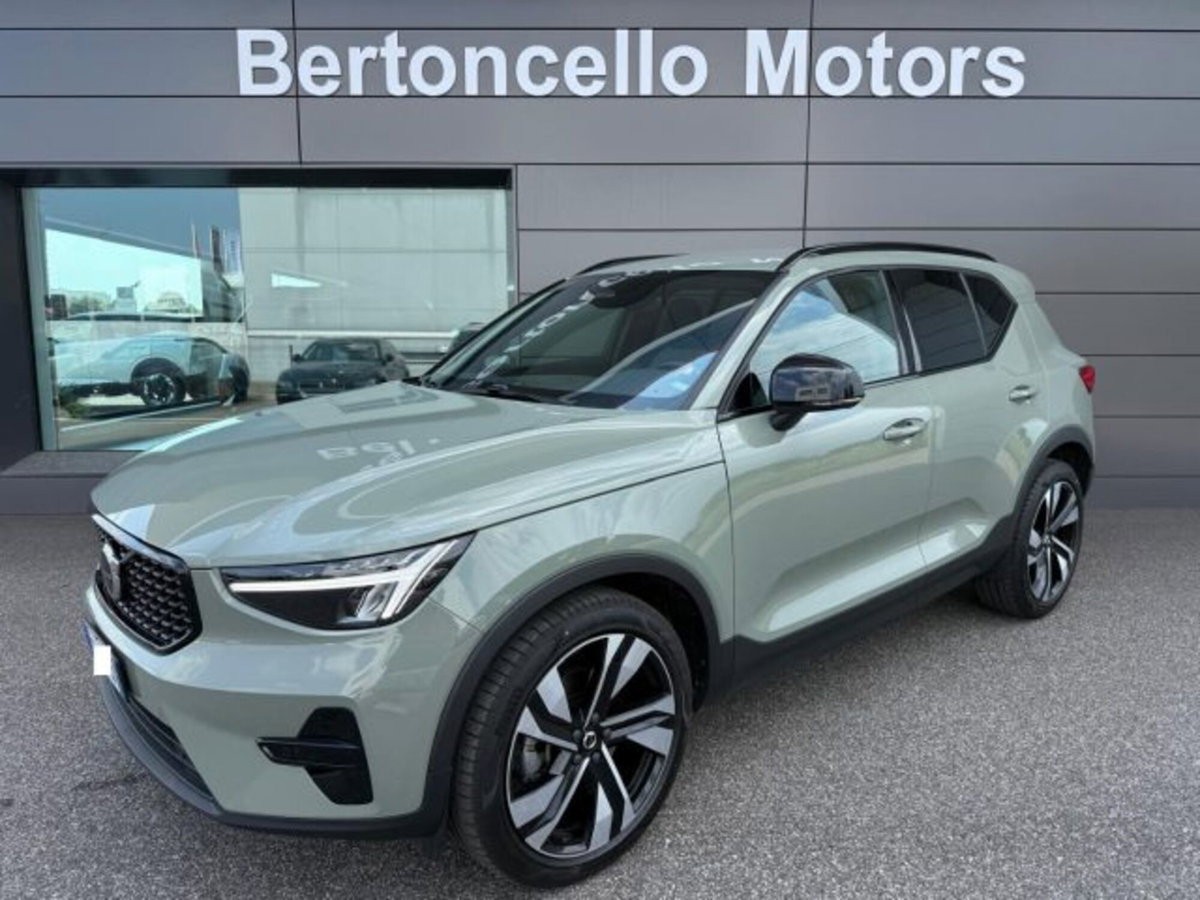 Volvo XC40 2.0 b4 Plus Dark auto
