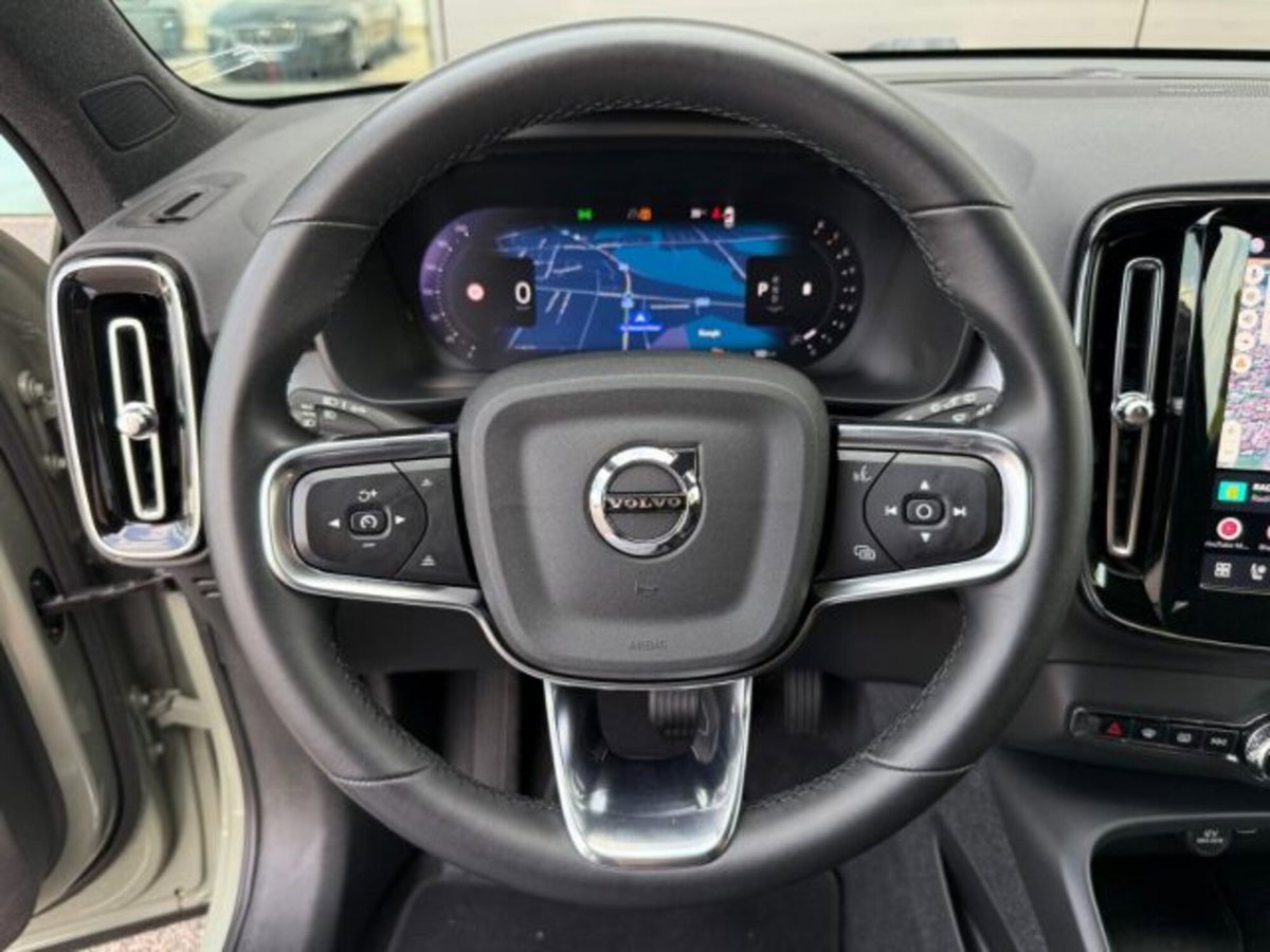 Volvo XC40 2.0 b4 Plus Dark auto (13)