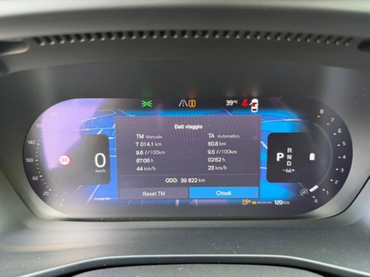 Volvo XC40 2.0 b4 Plus Dark auto (14)