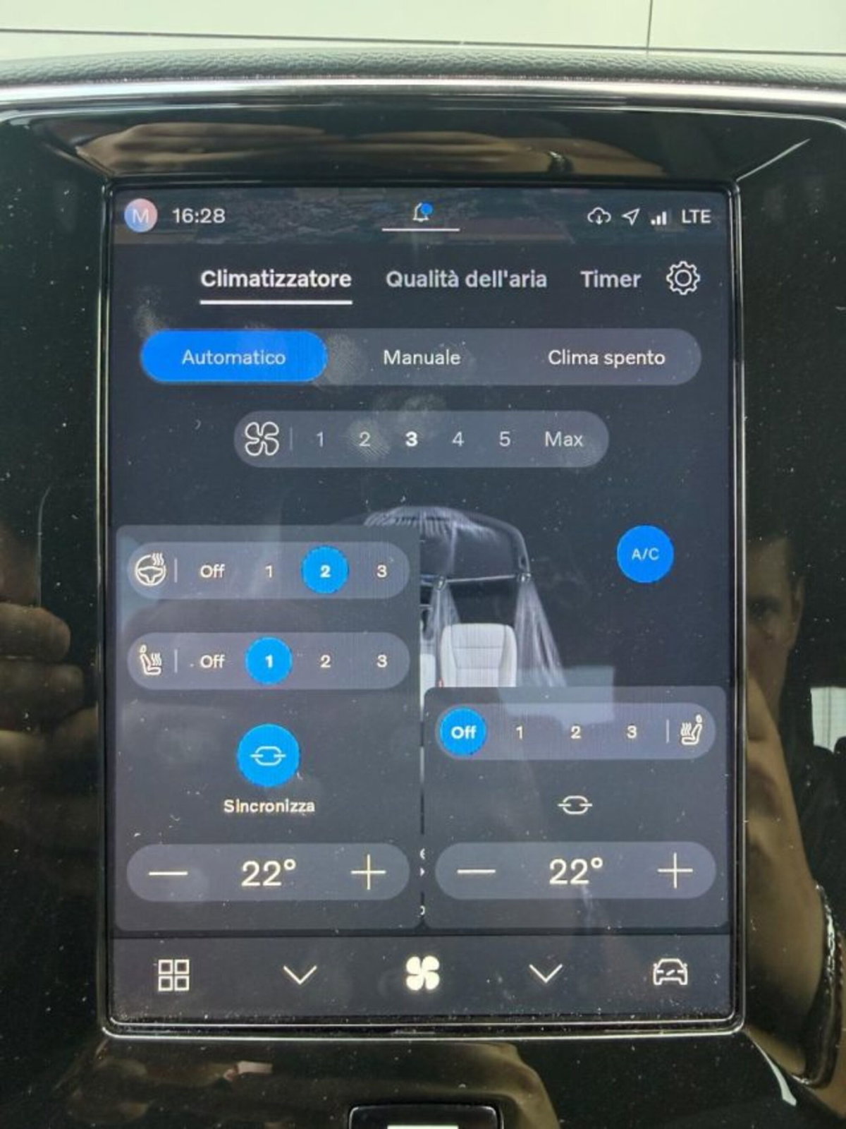 Volvo XC40 2.0 b4 Plus Dark auto (18)