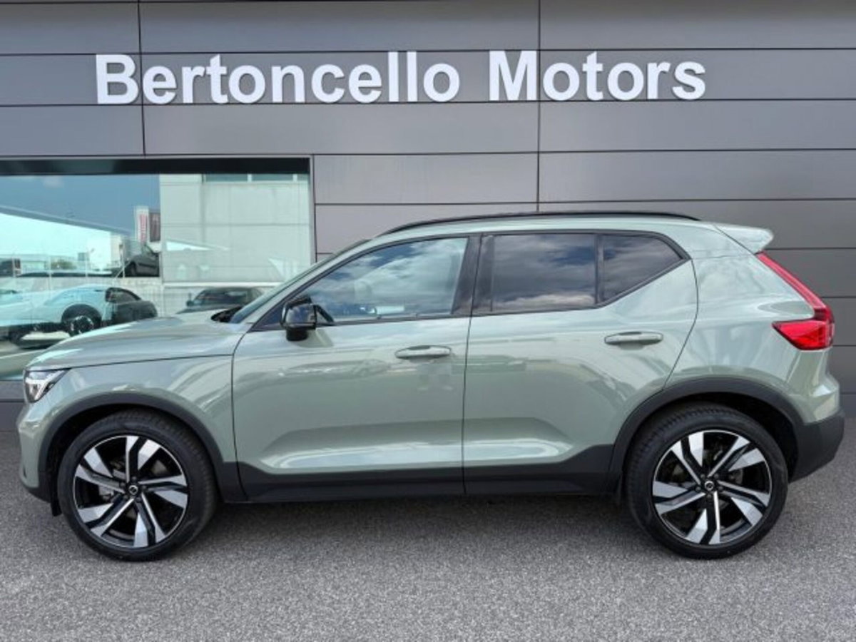 Volvo XC40 2.0 b4 Plus Dark auto (3)