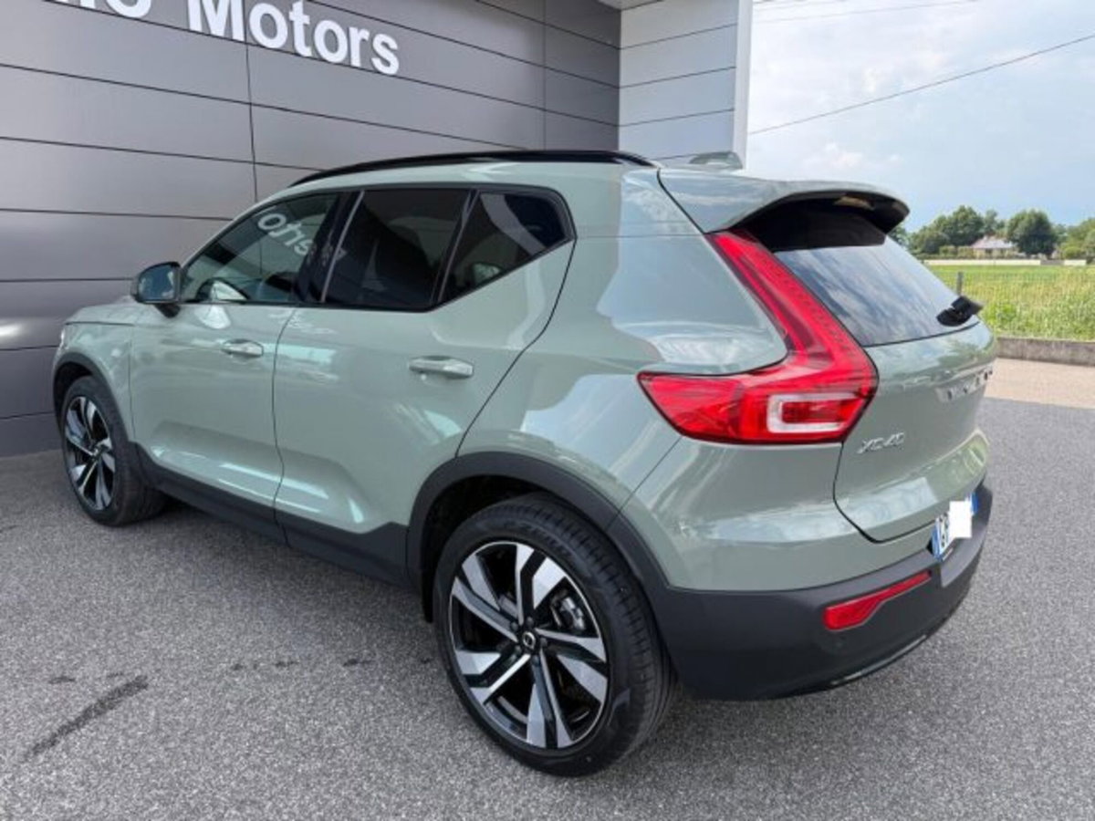 Volvo XC40 2.0 b4 Plus Dark auto (4)