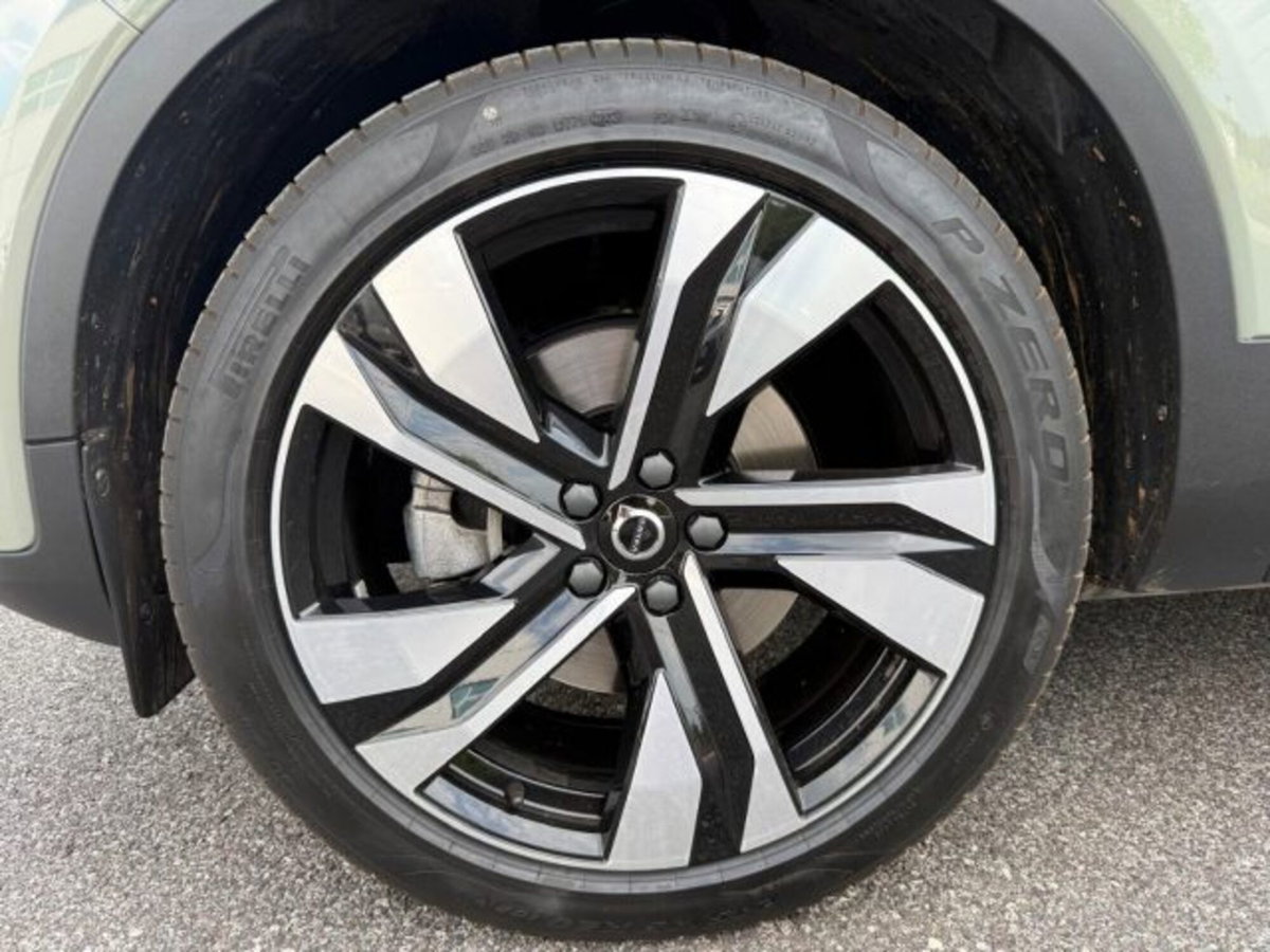 Volvo XC40 2.0 b4 Plus Dark auto (7)