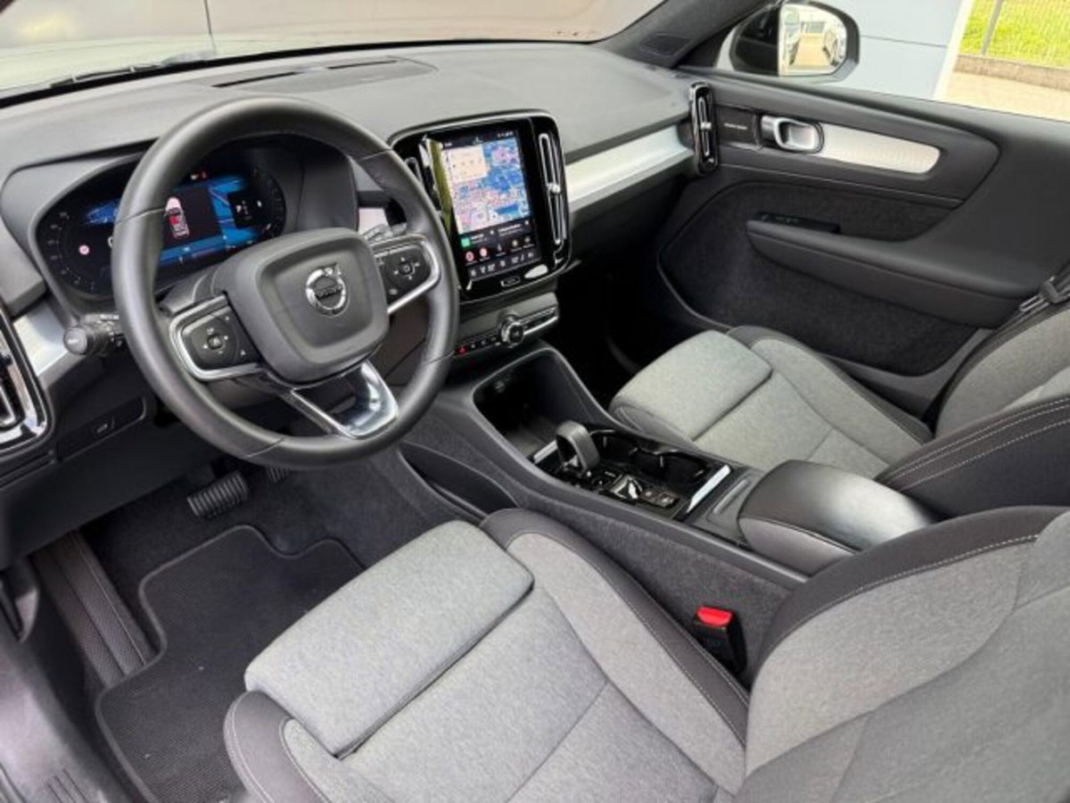 Volvo XC40 2.0 b4 Plus Dark auto (9)