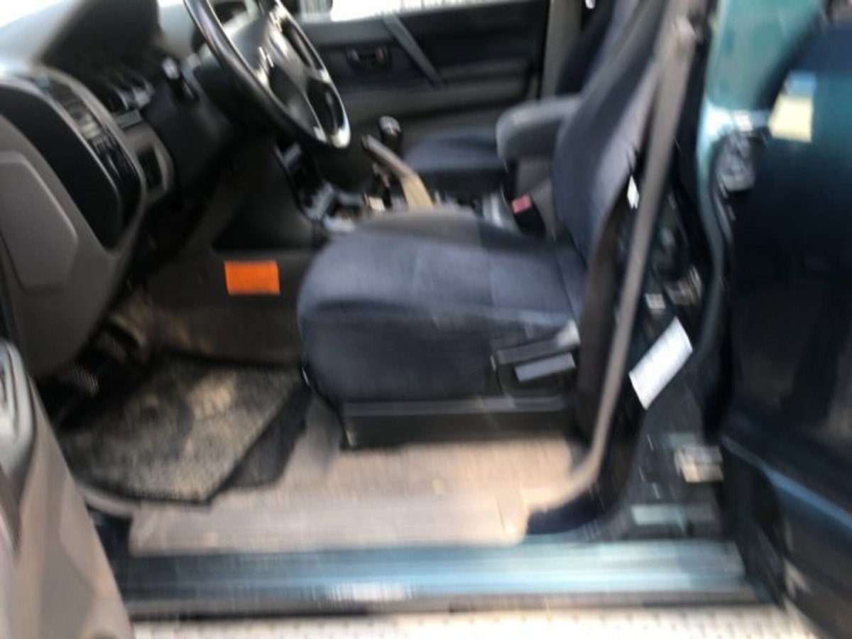Mitsubishi Pajero 3.2 16V DI-D 5p. GLX (10)