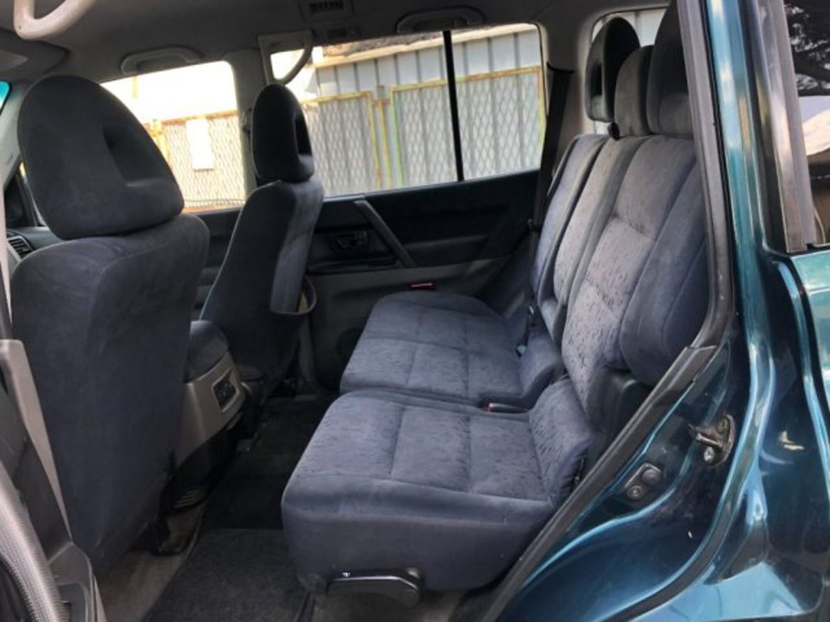 Mitsubishi Pajero 3.2 16V DI-D 5p. GLX (9)