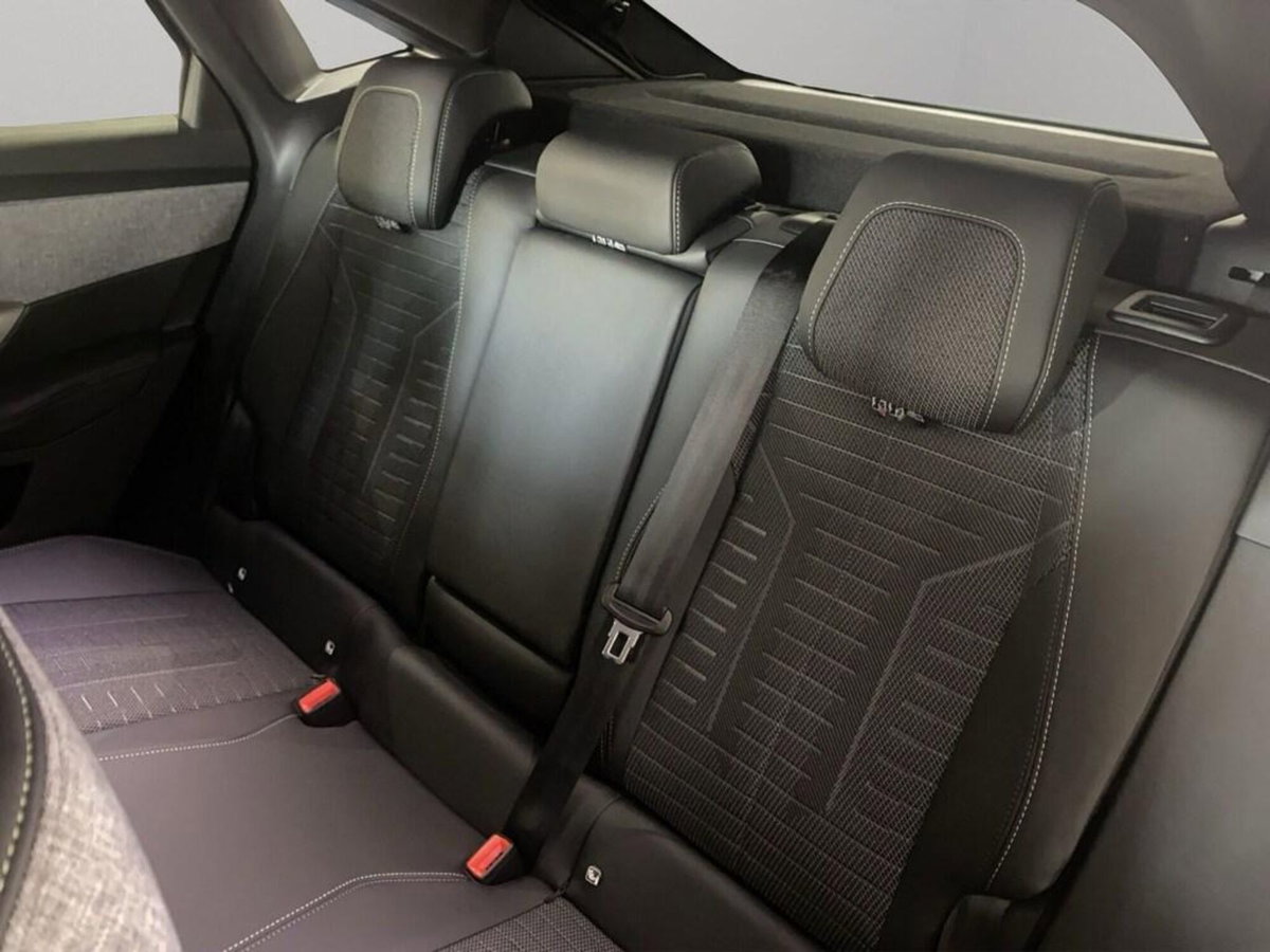 Peugeot 3008 1.2 hybrid GT Exclusive 145cv e-dcs6 (9)