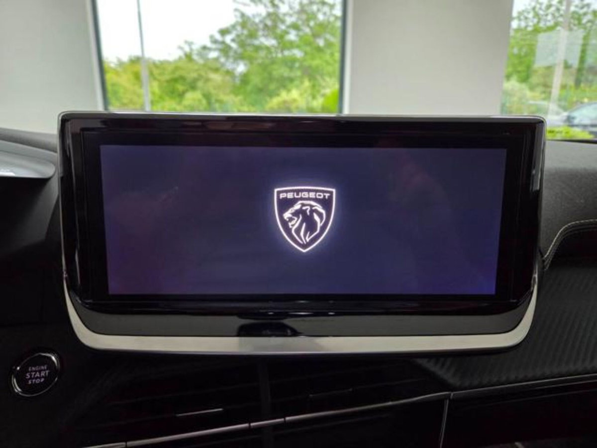 Peugeot 2008 1.2 hybrid GT Exclusive 145cv e-dcs6 (14)
