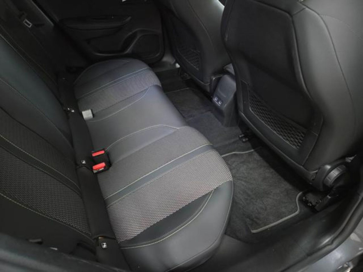 Peugeot 2008 1.2 hybrid GT Exclusive 145cv e-dcs6 (5)