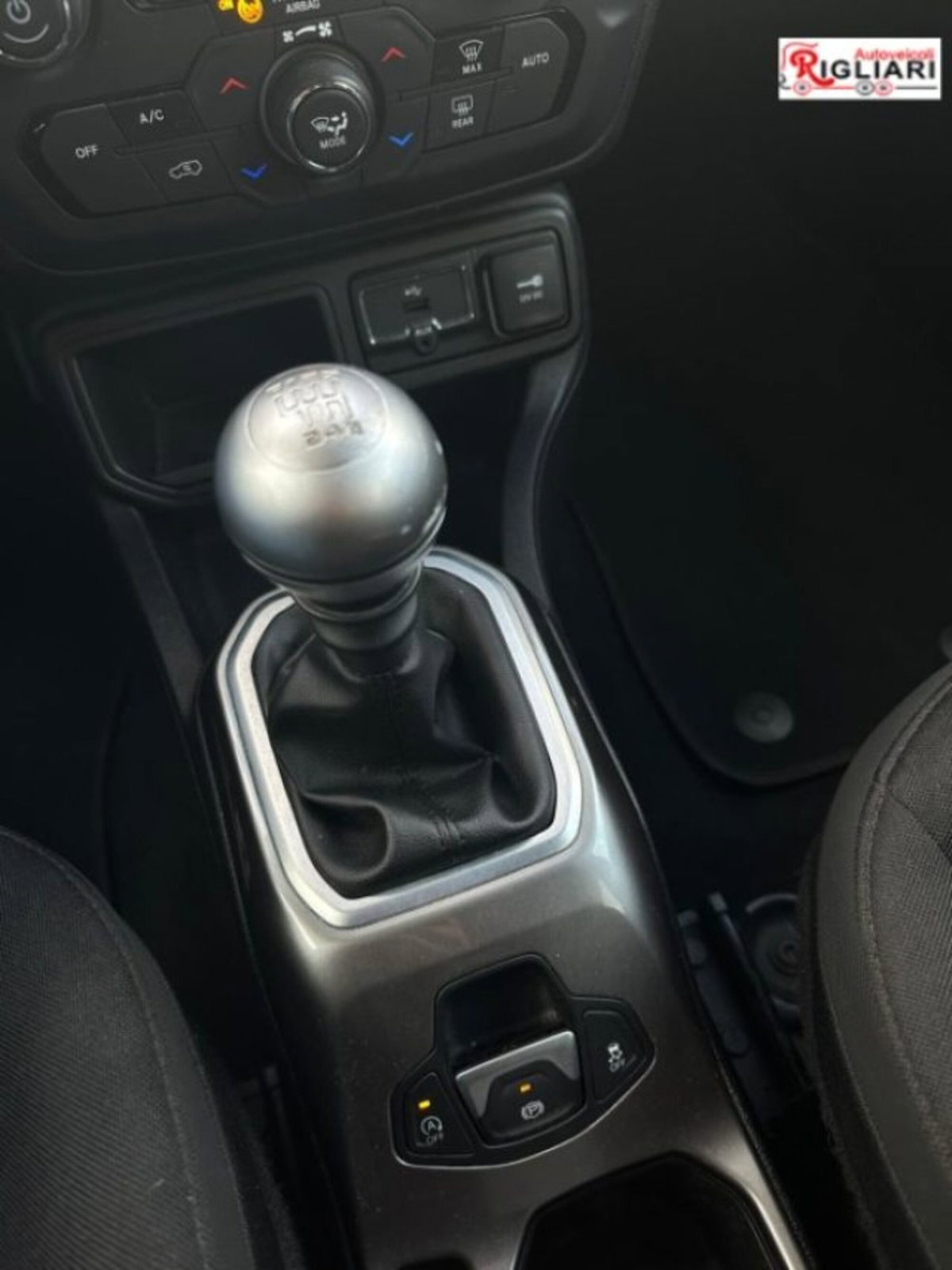 Jeep Renegade 1.6 Mjt 120 CV Limited (7)