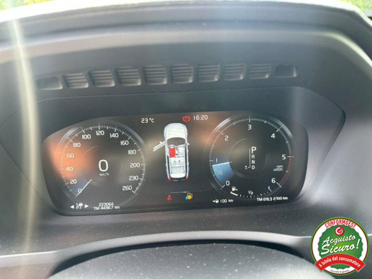 Volvo XC90 D5 AWD Geartronic R-design (9)