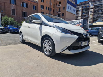 Toyota Aygo 1.0 VVT-i 69 CV 5 porte x-cite (9)