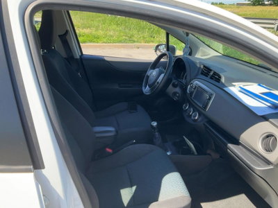 Toyota Yaris 1.3 5 porte Active (10)