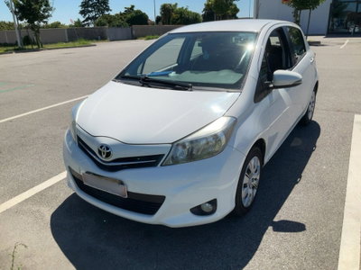 Toyota Yaris 1.3 5 porte Active (6)