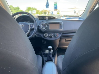 Toyota Yaris 1.3 5 porte Active (9)