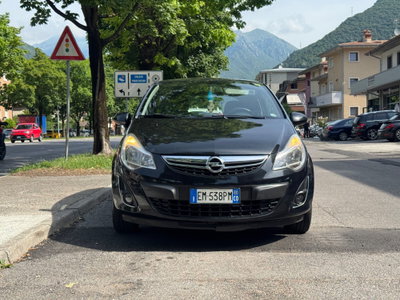 Opel Corsa 1.2 3 porte b-color (2)