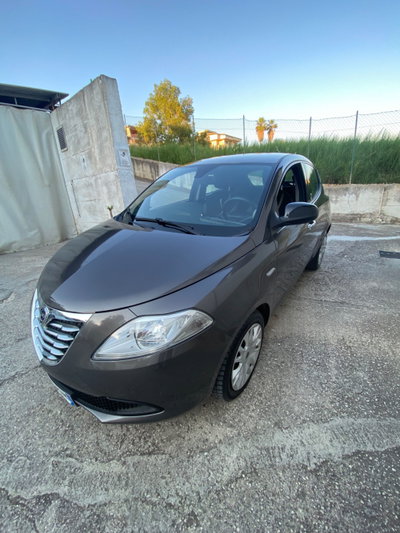 Lancia Ypsilon 1.3 MJT 16V 95 CV 5 porte S&S Silver (2)