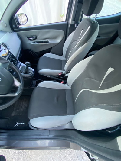 Lancia Ypsilon 1.3 MJT 16V 95 CV 5 porte S&S Silver (8)