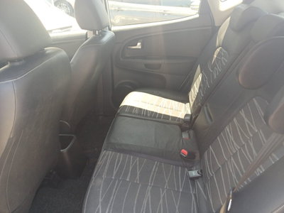 Kia Venga 1.4 CRDi 90 CV S&S High Tech (13)