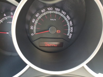 Kia Venga 1.4 CRDi 90 CV S&S High Tech (9)