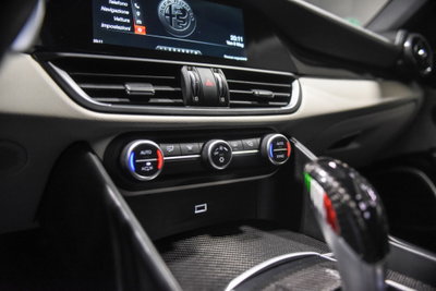 Alfa Romeo Giulia 2.9 T V6 Quadrifoglio (13)