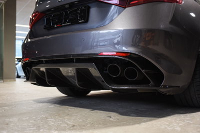 Alfa Romeo Giulia 2.9 T V6 Quadrifoglio (5)
