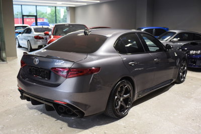 Alfa Romeo Giulia 2.9 T V6 Quadrifoglio (6)