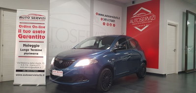 Lancia Ypsilon 1.0 FireFly 5 porte S&S Hybrid Ecochic Silver usata