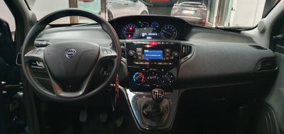 Lancia Ypsilon 1.0 FireFly 5 porte S&S Hybrid Ecochic Silver (5)