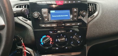 Lancia Ypsilon 1.0 FireFly 5 porte S&S Hybrid Ecochic Silver (8)
