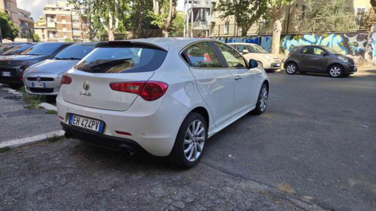 Alfa Romeo Giulietta 2.0 JTDm-2 Distinctive 170cv (4)
